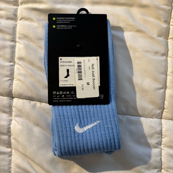 Nike Classic Cushioned Knee Hi Soccer Socks - Picture 2 of 3